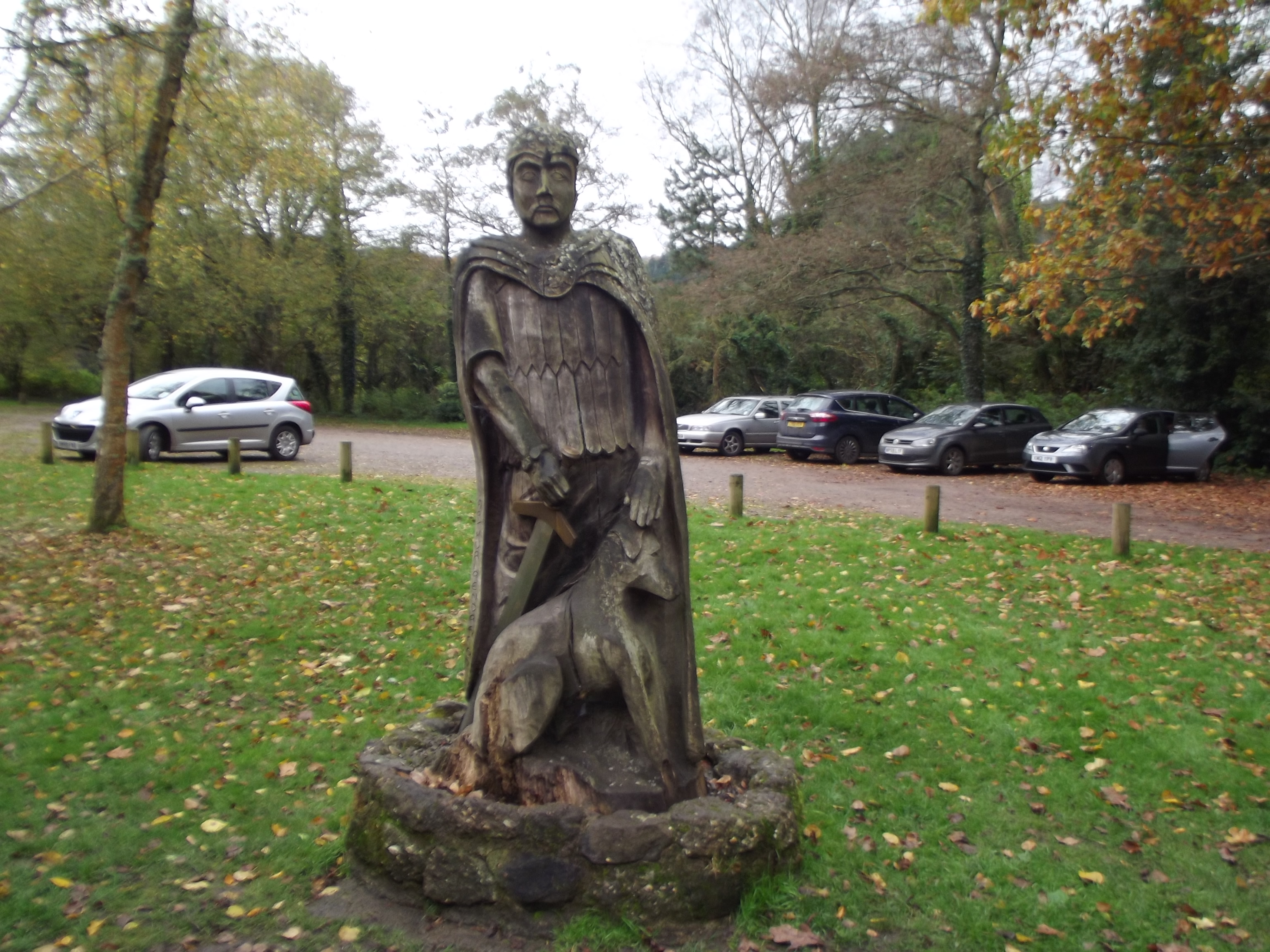 statue of king arthur